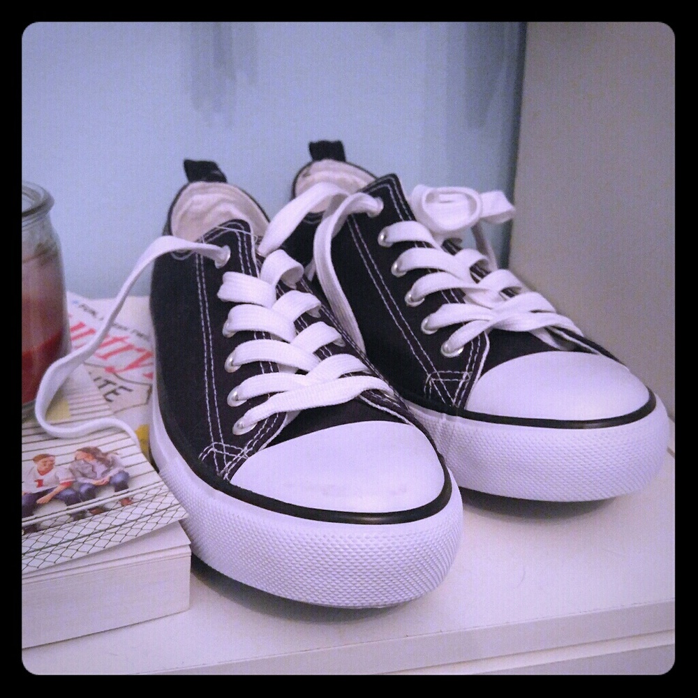 Tennis Shoes